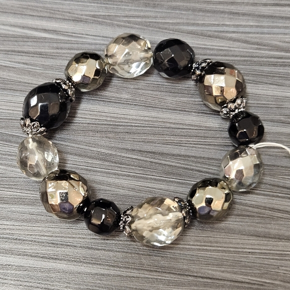 NWT Black and Metallic Chunky Beaded Bracelet - Picture 3 of 4
